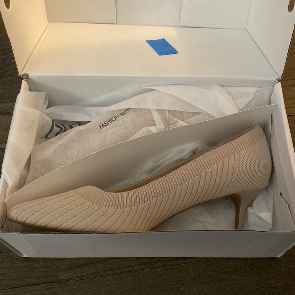 Pointed Toe Low Heel Knit Pumps